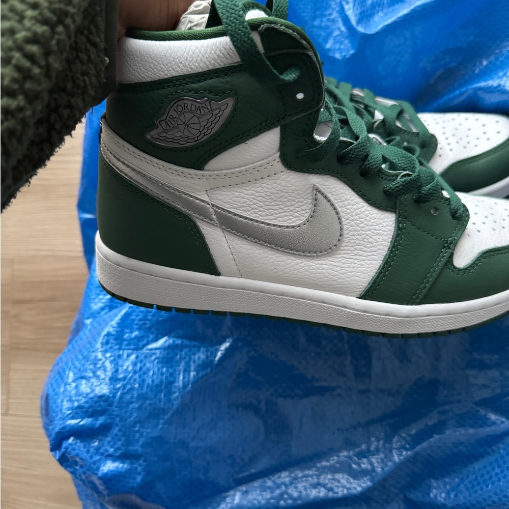 Nike Jordan Mid Green White and silver size 8 1/2 M = 10W